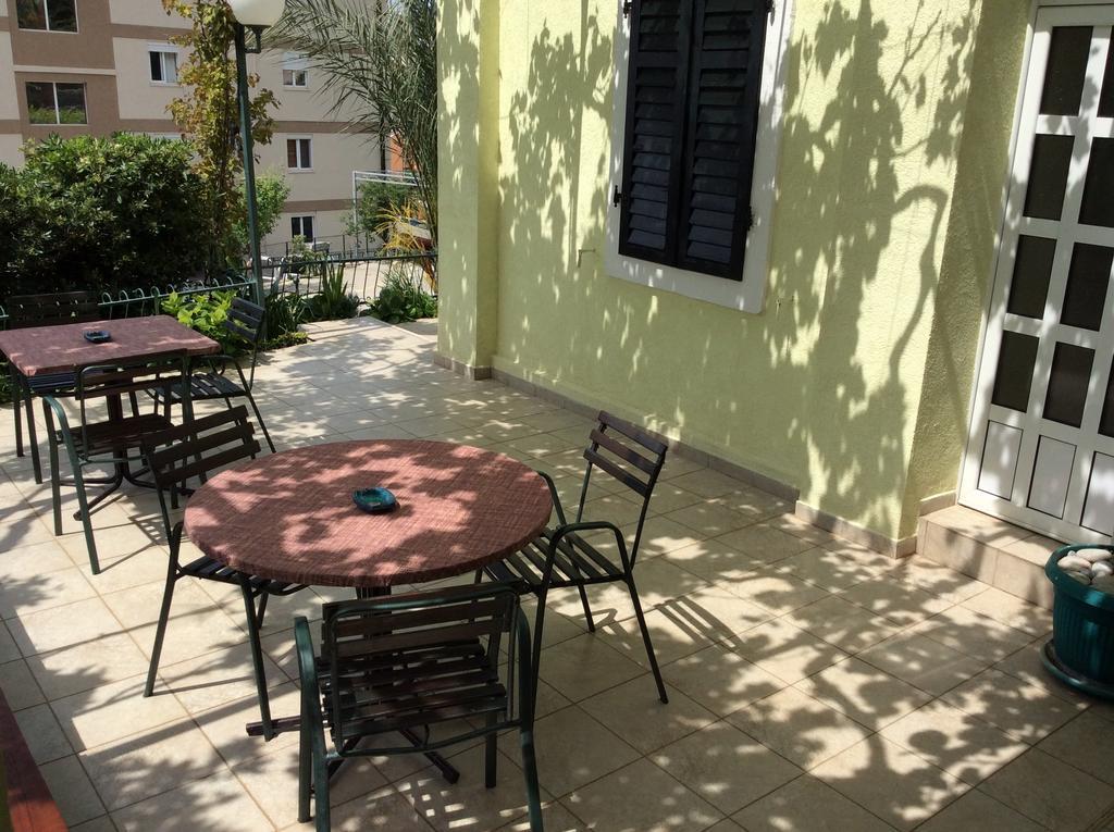 Apartments Simo Petrovac Buitenkant foto