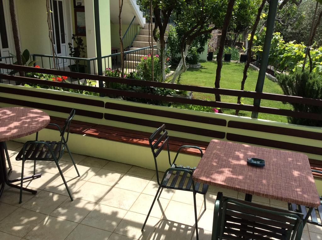 Apartments Simo Petrovac Buitenkant foto