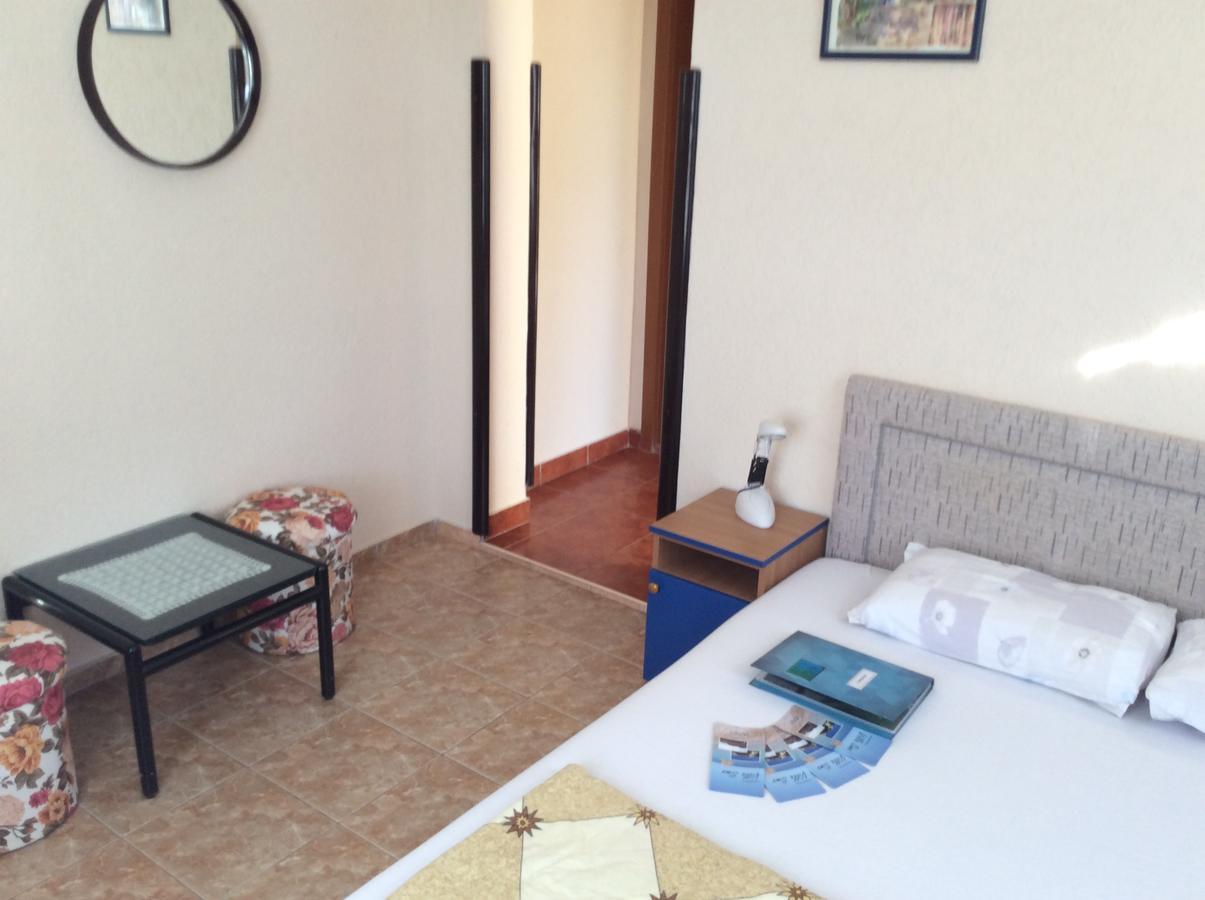 Apartments Simo Petrovac Buitenkant foto