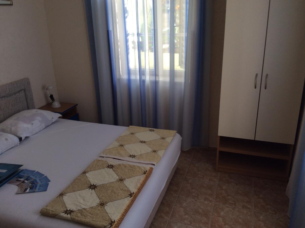 Apartments Simo Petrovac Buitenkant foto