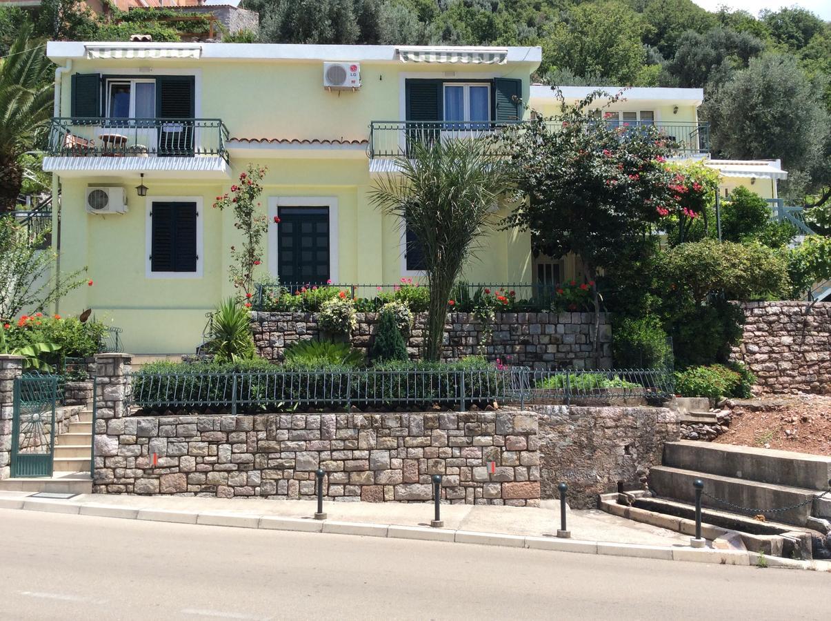 Apartments Simo Petrovac Buitenkant foto